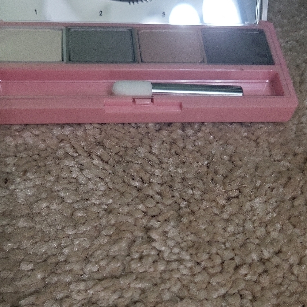 NWT Clinique Striped Makeup Palette in Black and White - Picture 3 of 4